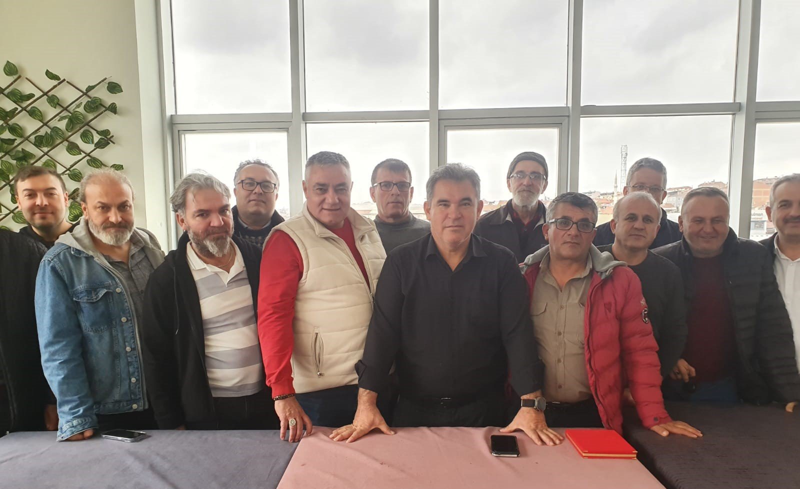 UŞAK KÜTAHYALILAR DAYANIŞMA DERNEĞİ KAHVALTIDA BİRARAYA GELDİ